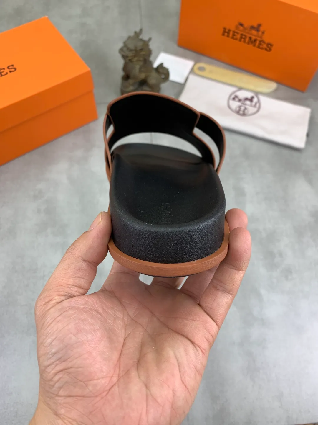 Men's shoes 💰P440 New [HERMES] high-end quality new Hermès slippers, made of imported cross-grain calfskin, wear-resistant and non-slip rubber outsole. Fashionable and elegant code number: 39-44 (38 45 46 customized)